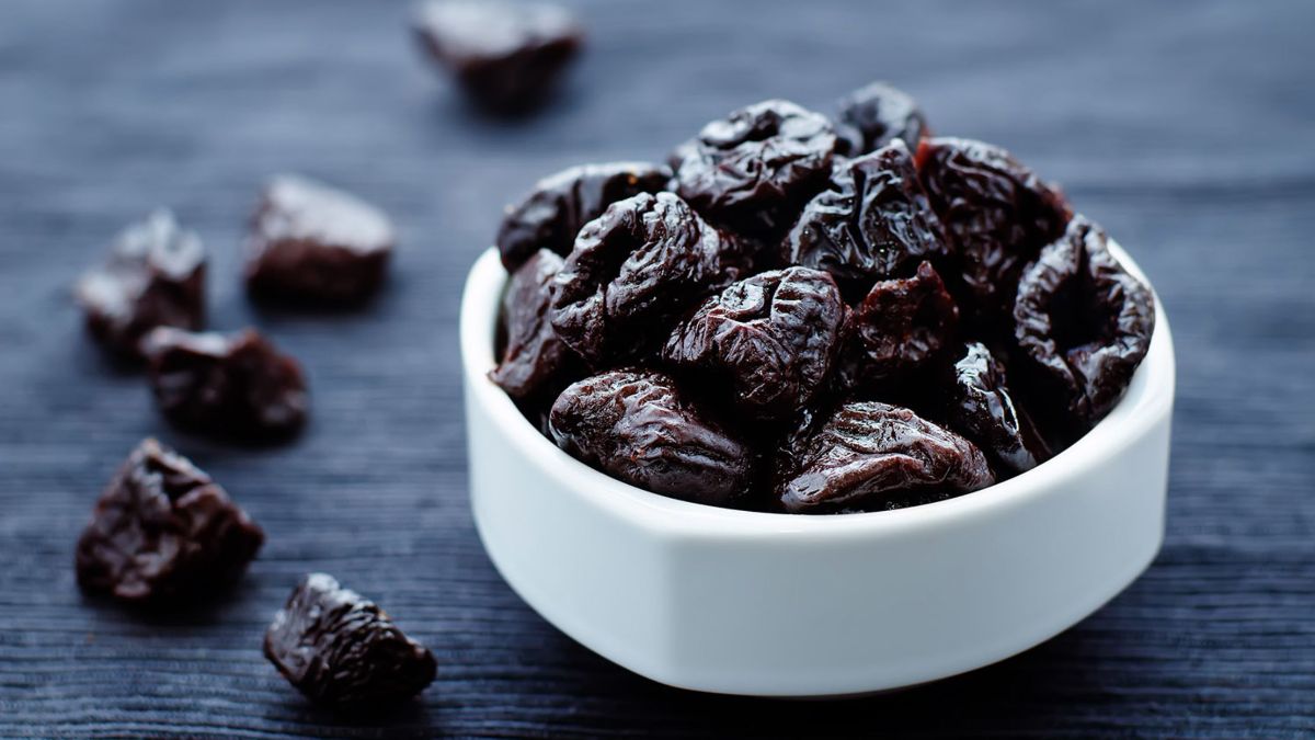 The benefits of prunes — 7 facts about its effect on the human body, harm and contraindications