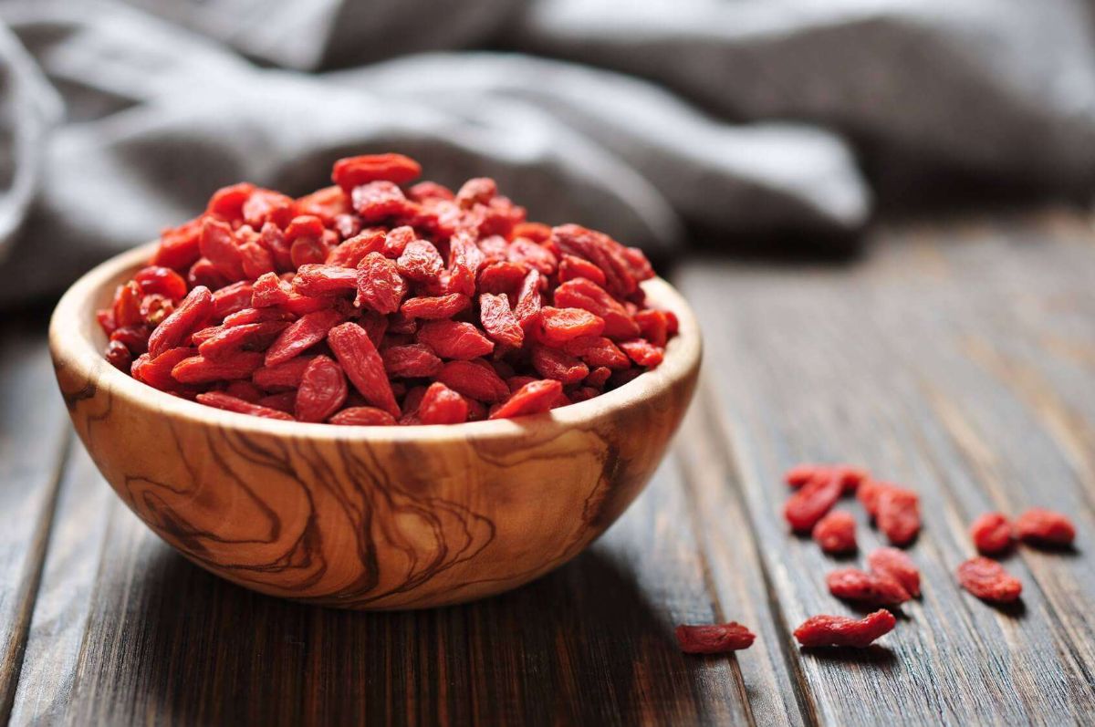 8 the beneficial properties of goji berries and contraindications, as well as methods of application