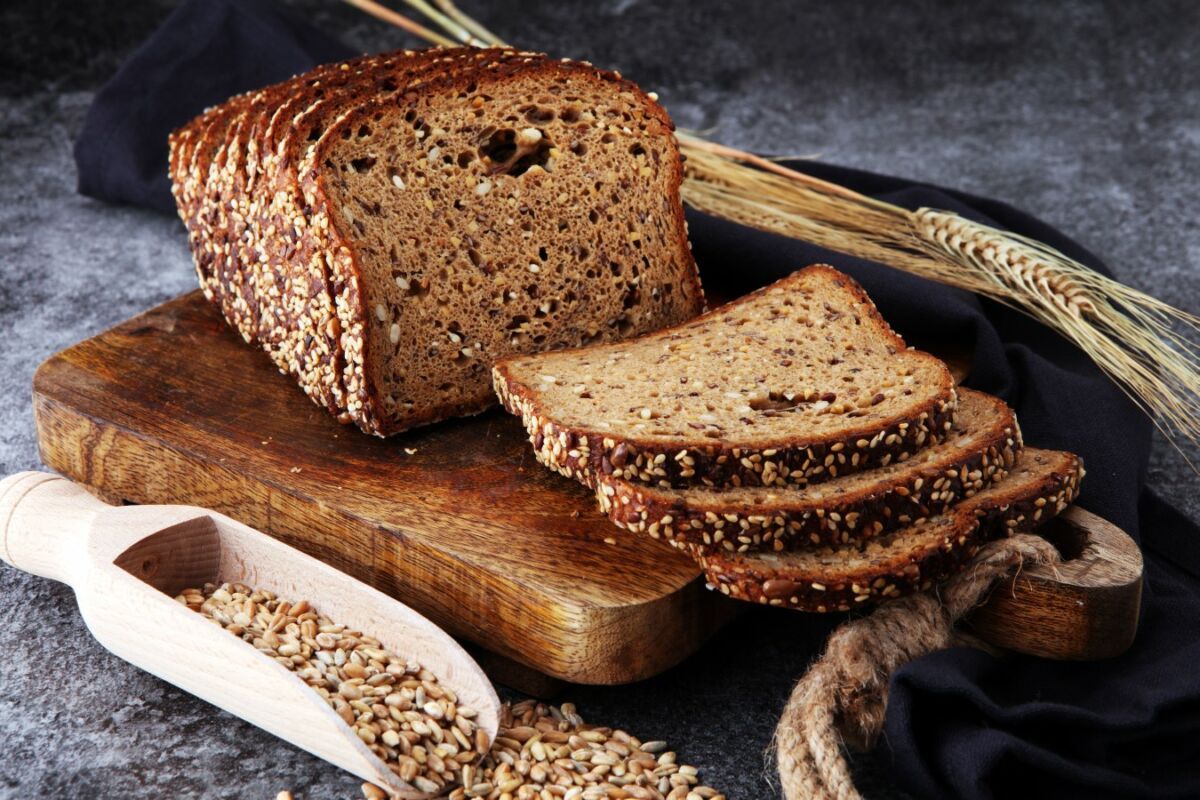 Whole grain bread: composition and calorie content, benefits and harms, what flour it is made from and how it differs from the usual