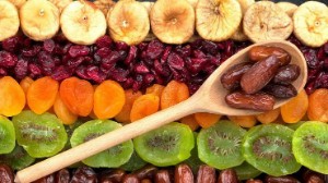 6 dried fruits to increase hemoglobin: a mixture of dates, dried apricots, prunes and raisins to improve blood composition