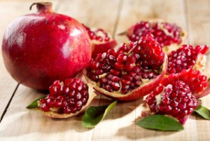 Does pomegranate increase hemoglobin or not: how to drink juice correctly and how much fruit should you eat to raise its blood level??