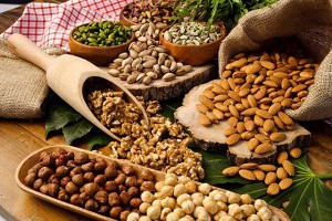 Which nuts dilute the blood — The top 9 most useful, such as peanuts, hazelnuts, almonds and others