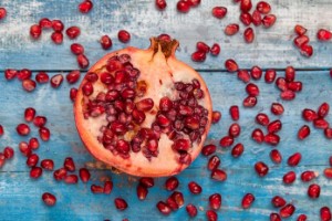 Pomegranate dilutes blood or thickens — 5 facts, as well as therapeutic recipes based on it