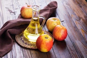 How to drink apple cider vinegar to clean blood vessels: how it is useful for the work of the heart and the health of the arteries of the legs, as well as recipes in combination with honey and garlic