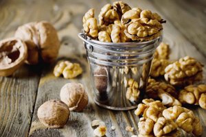 Cleaning the vessels with walnuts — 7 useful properties of green fruits, oil, septa and leaves for the treatment and purification of brain cholesterol