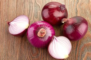 Cleansing of blood vessels with onions — 3 recipes in combination with lemon juice and honey, the benefits of husks from atherosclerosis and for lowering cholesterol