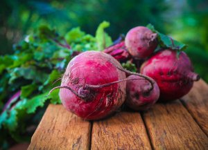 Cleaning blood vessels with beetroot — 7 folk recipes for high cholesterol, heart-healthy tinctures, salads, juice