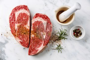 The effect of meat on the heart — 4 useful types, which of them can be consumed in diseases, an overview of the harmful effects of semi-finished products