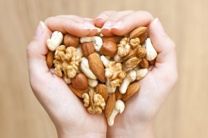 10 nuts that are good for the heart and blood vessels – which of them should be included in your diet: walnuts, almonds, peanuts and others