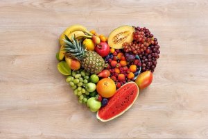 Which fruits are good for the heart — TOP 8 most effective options for strengthening and cleansing blood vessels: apples, avocados and others