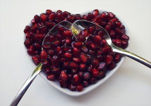 Pomegranate for the heart and blood vessels — 6 useful properties and features of the use of fresh fruit, juice and grains