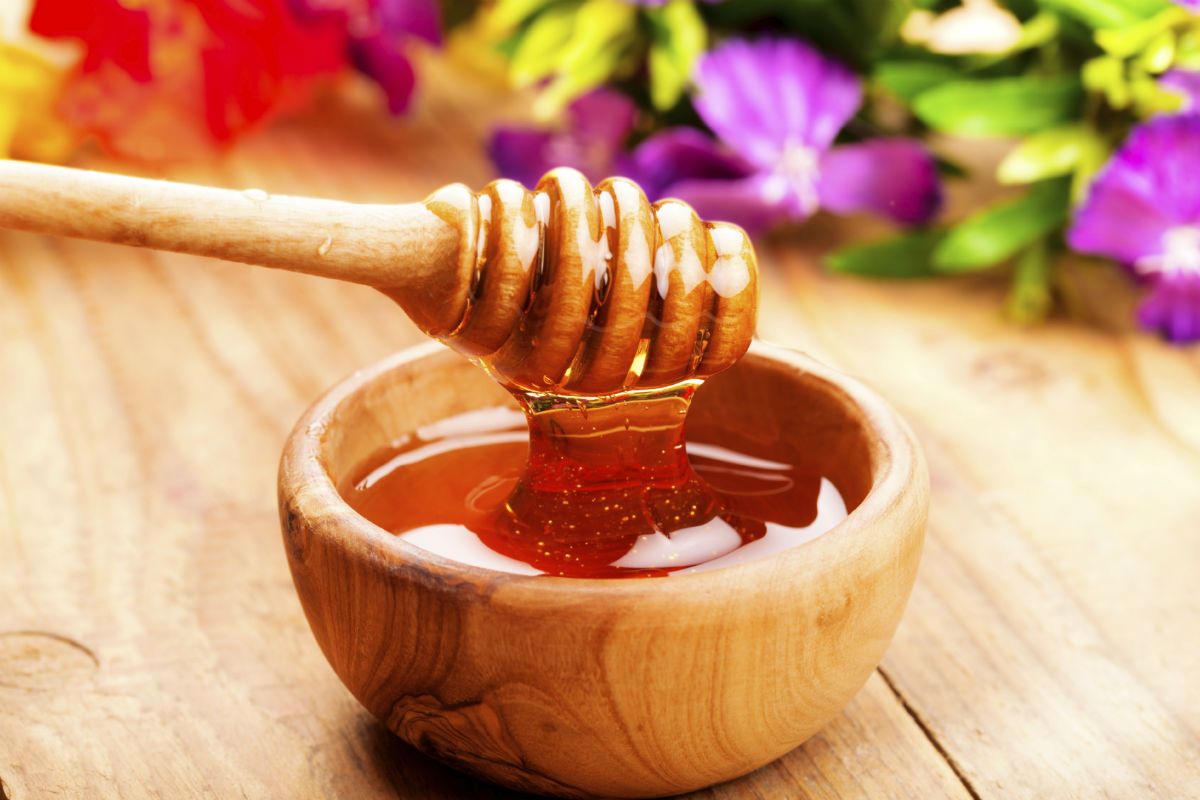 10 tips on how to check honey for naturalness and determine its quality at home