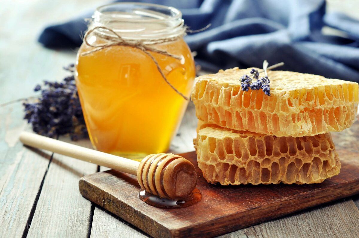 Honey in honeycombs — 6 facts about the benefits and harms, how it is eaten and how long it is stored