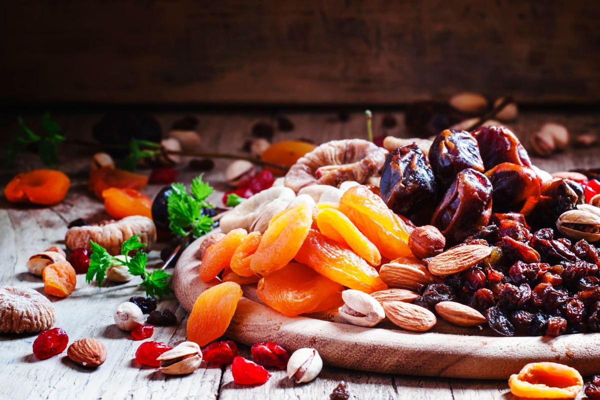 7 the most useful dried fruits for the body of men and women