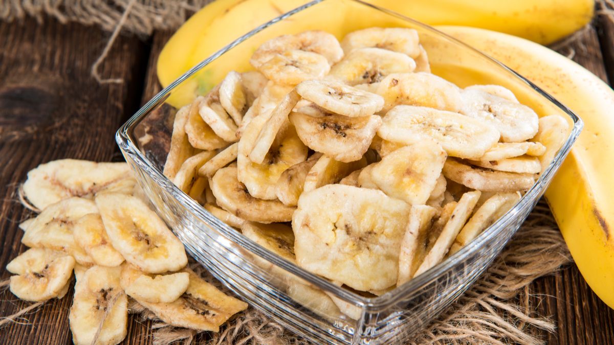 Dried bananas — 6 facts about the benefits and harms, calorie content and composition, as well as how to make them at home