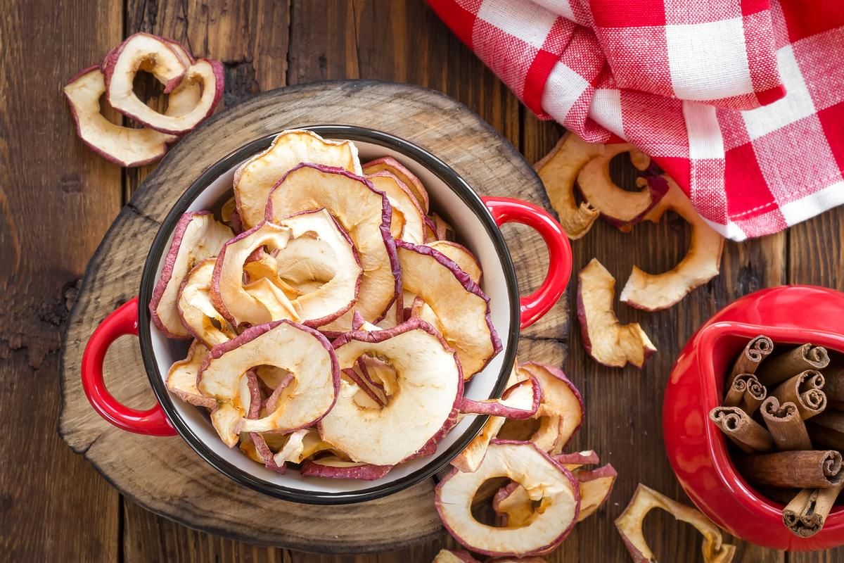 Dried apples — 7 facts about the benefits and harm to the health of the body, calorie content and cooking recipe